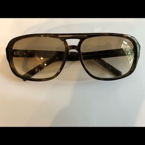 Gucci Men’s 1569 Sunglasses gently worn